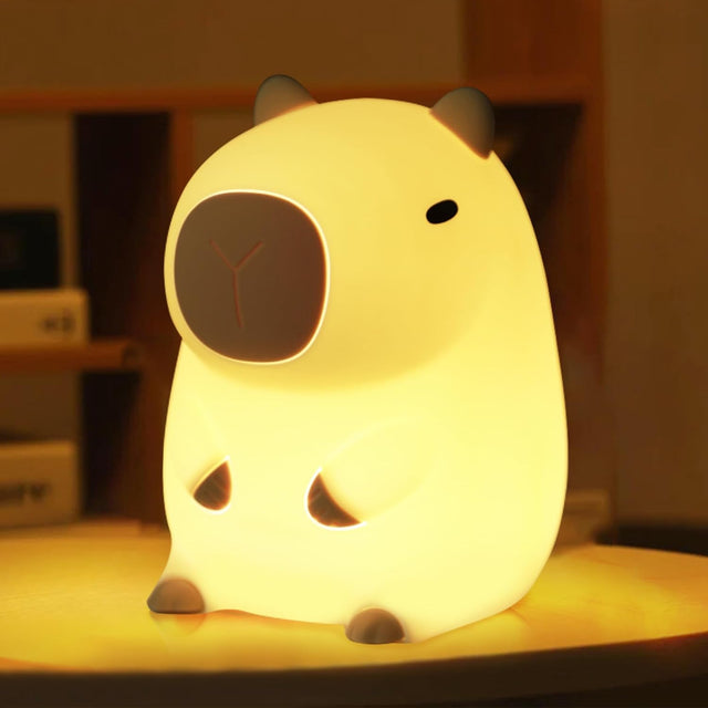 Söt CapySnuggle Nattlampa - Varmt Ljus i Capybara Design