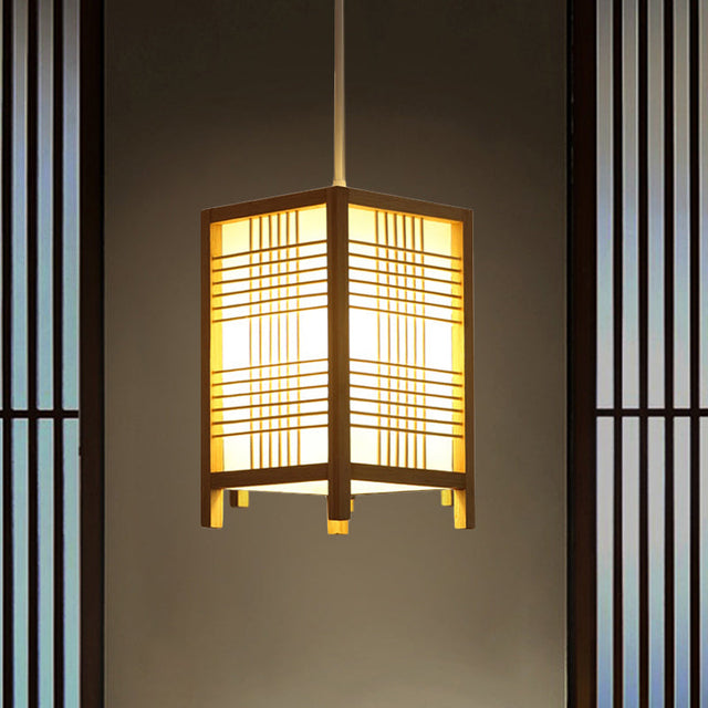 Traditionell Japansk Lampa i Trä