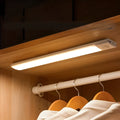 | Uppladdningsbar LED-lampa med innovativ rörelsesensor