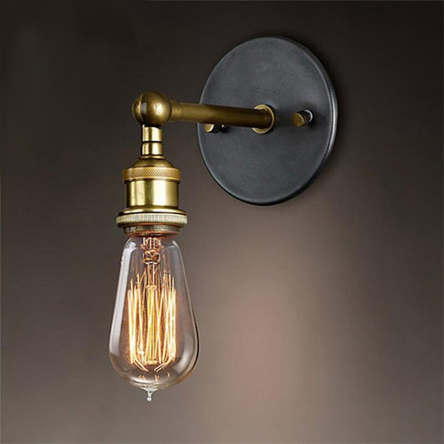 Modern mässingsvägglampa i lantlig stil
