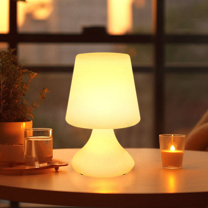 Modern Minimalist PE Cup Form USB LED Bordslampa Nattljus För Utomhus Patio |