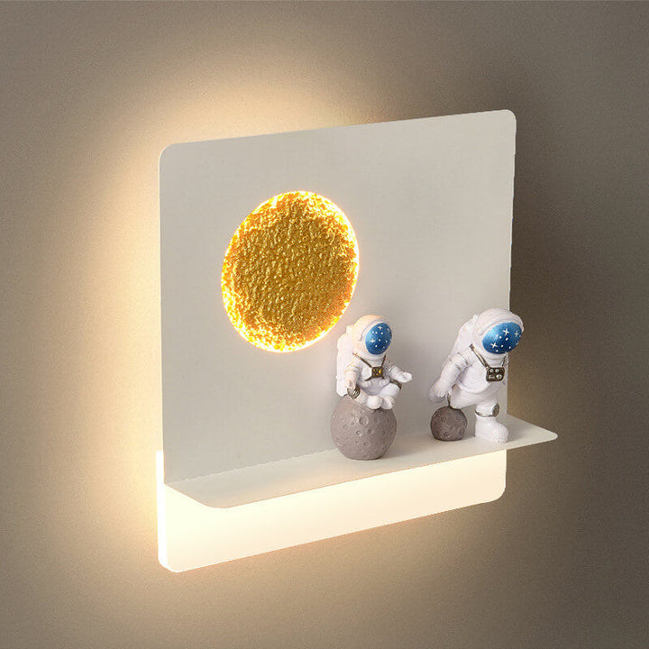 Nutida Kreativ Järn Harpiks Rund Astronaut LED Vägglampa för Sovrum