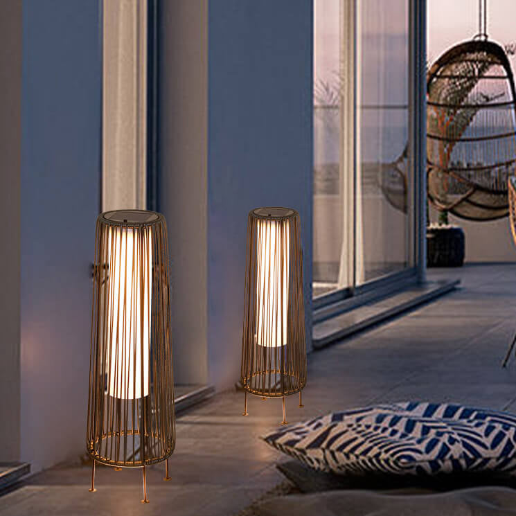 Modern Minimalistisk Solenergi Vattentät Rund Vertikal Dragremsjärn Rattan LED Stående Golvlampa För Utomhus Patio |