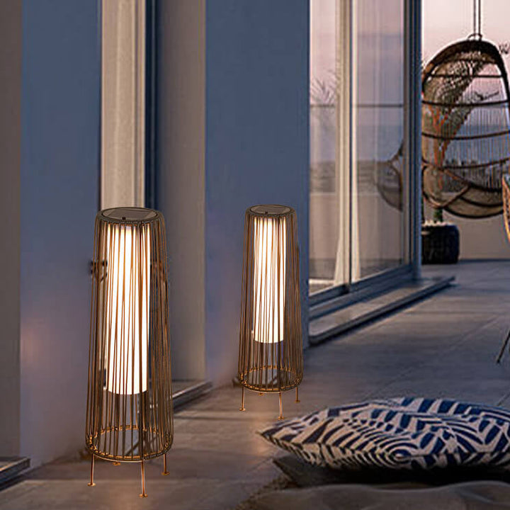 Modern Minimalistisk Solenergi Vattentät Rund Vertikal Dragremsjärn Rattan LED Stående Golvlampa För Utomhus Patio |