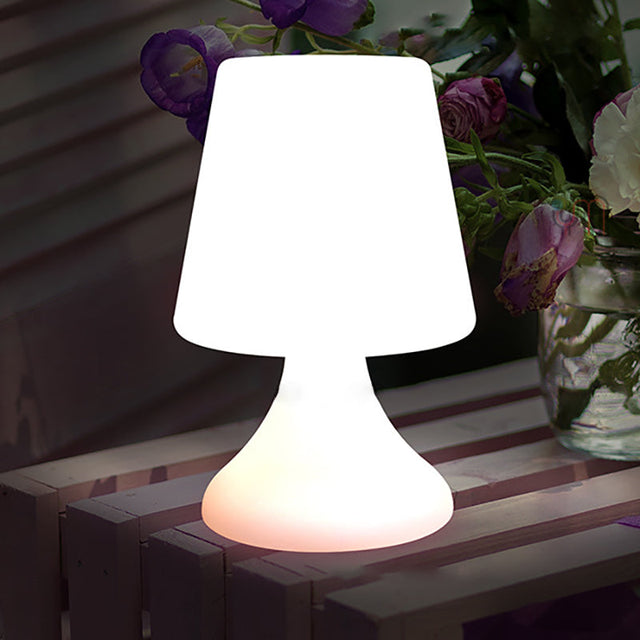 Modern Minimalist PE Cup Form USB LED Bordslampa Nattljus För Utomhus Patio |