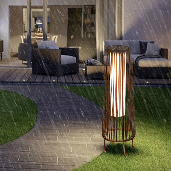 Modern Minimalistisk Solenergi Vattentät Rund Vertikal Dragremsjärn Rattan LED Stående Golvlampa För Utomhus Patio |