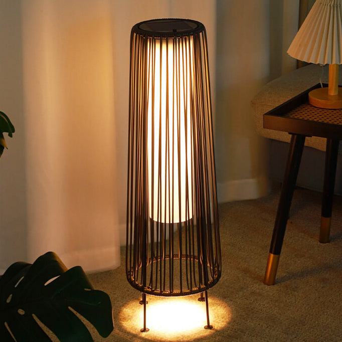 Modern Minimalistisk Solenergi Vattentät Rund Vertikal Dragremsjärn Rattan LED Stående Golvlampa För Utomhus Patio |