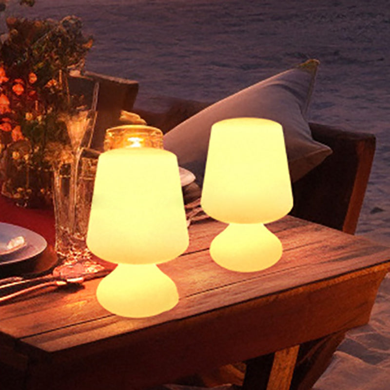 Modern Minimalist PE Cup Form USB LED Bordslampa Nattljus För Utomhus Patio |