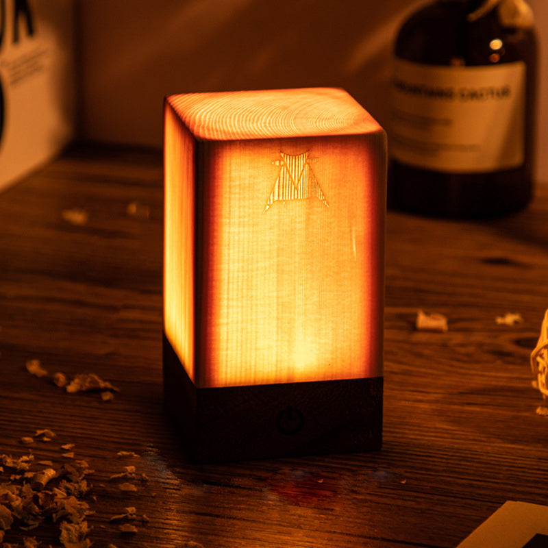 LumiWood – LED-bordslampa med batteri och touchkontroll