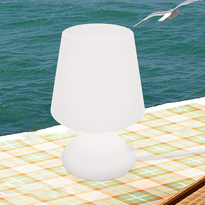 Modern Minimalist PE Cup Form USB LED Bordslampa Nattljus För Utomhus Patio |
