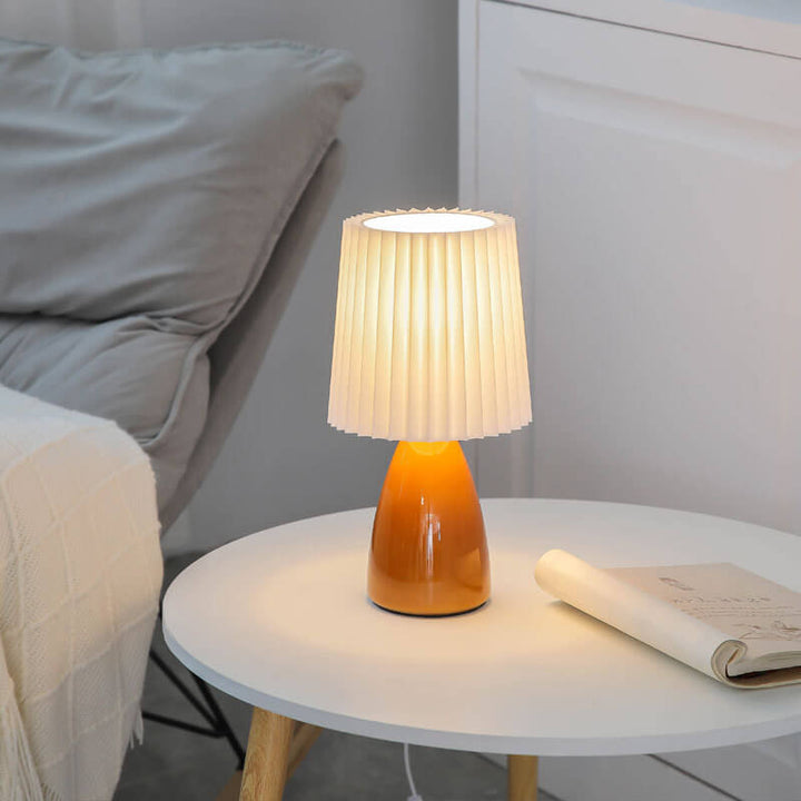 Skandinavisk Retro Bordslampa med Plisserad Skärm och Glasbas