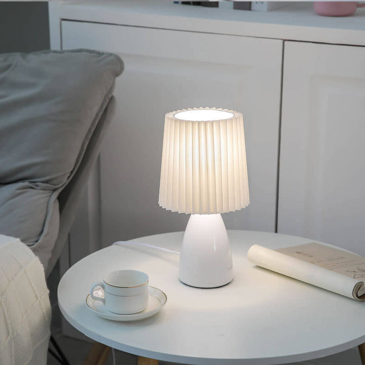 Skandinavisk Retro Bordslampa med Plisserad Skärm och Glasbas