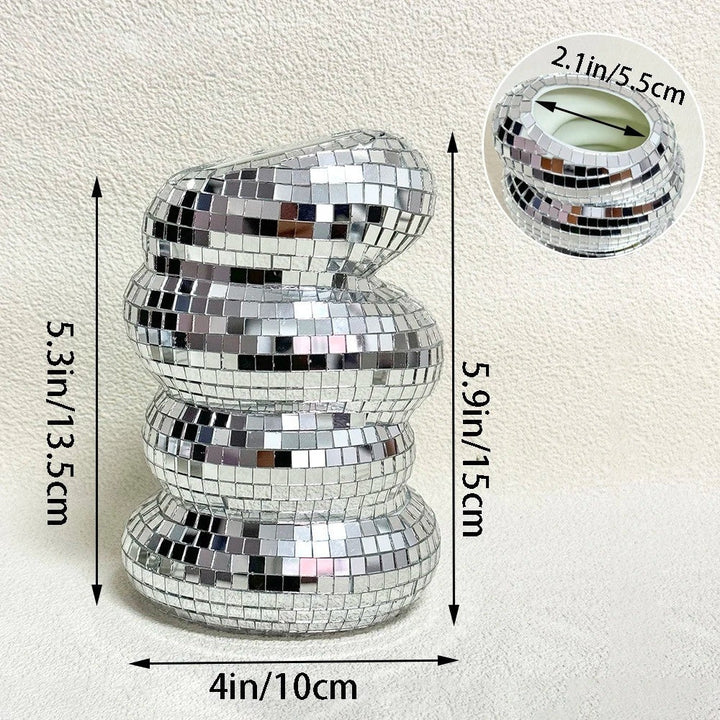 Spegelklädd disco-vas med retro charm och modern stil