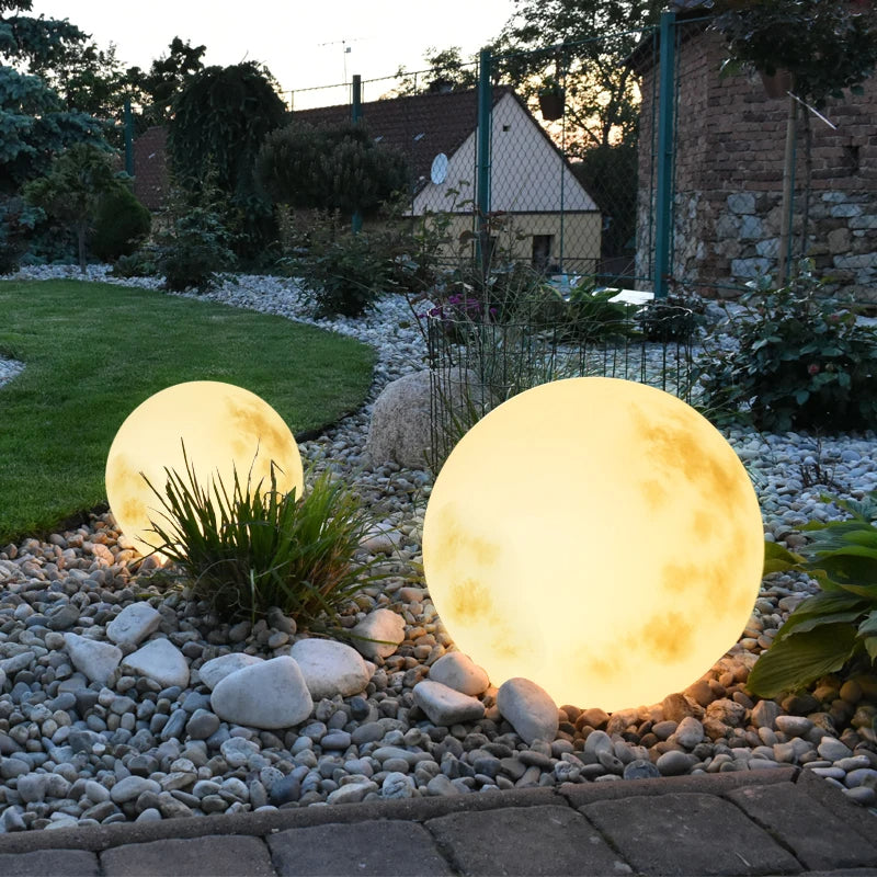 Trädgårdslampa i form av månen