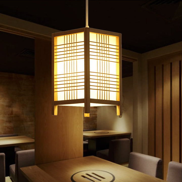 Traditionell Japansk Lampa i Trä