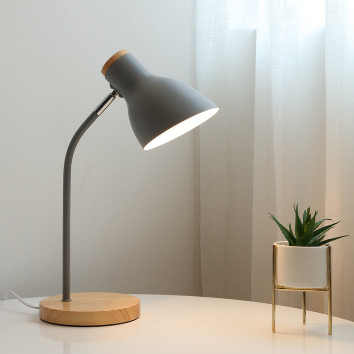 Ficklampformad svängbar bordslampa Macaron Metall 1-lamps nattlampa för barnrum