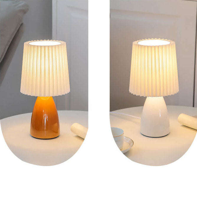 Skandinavisk Retro Bordslampa med Plisserad Skärm och Glasbas