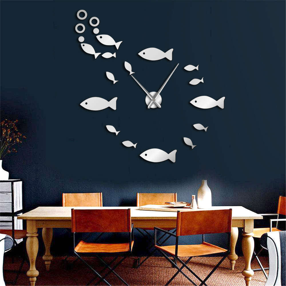EchoClock - Elegant Spegelvägg Design