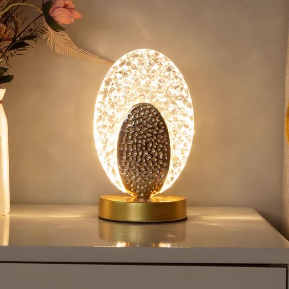 Modern &amp; Lyxig Påfågel Bordslampa - CrystalGlow