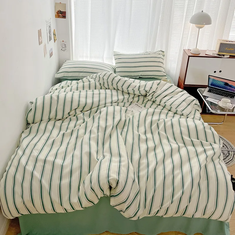 Nordiska Randiga Sängkläder Set
