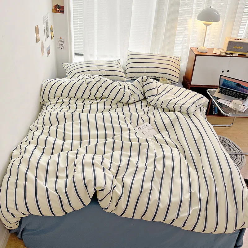 Nordiska Randiga Sängkläder Set