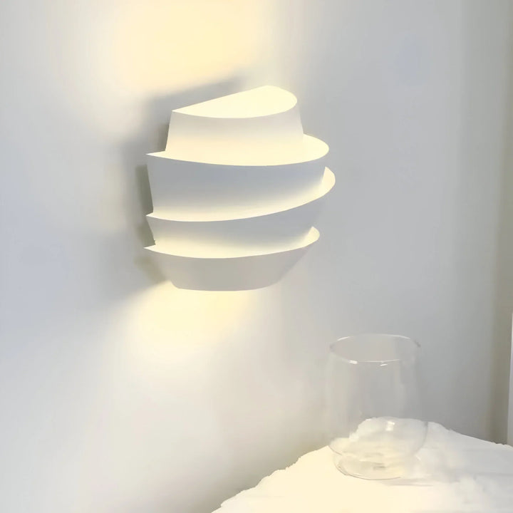 SolaraGlow – Fransk Inspirerad Vägglampa