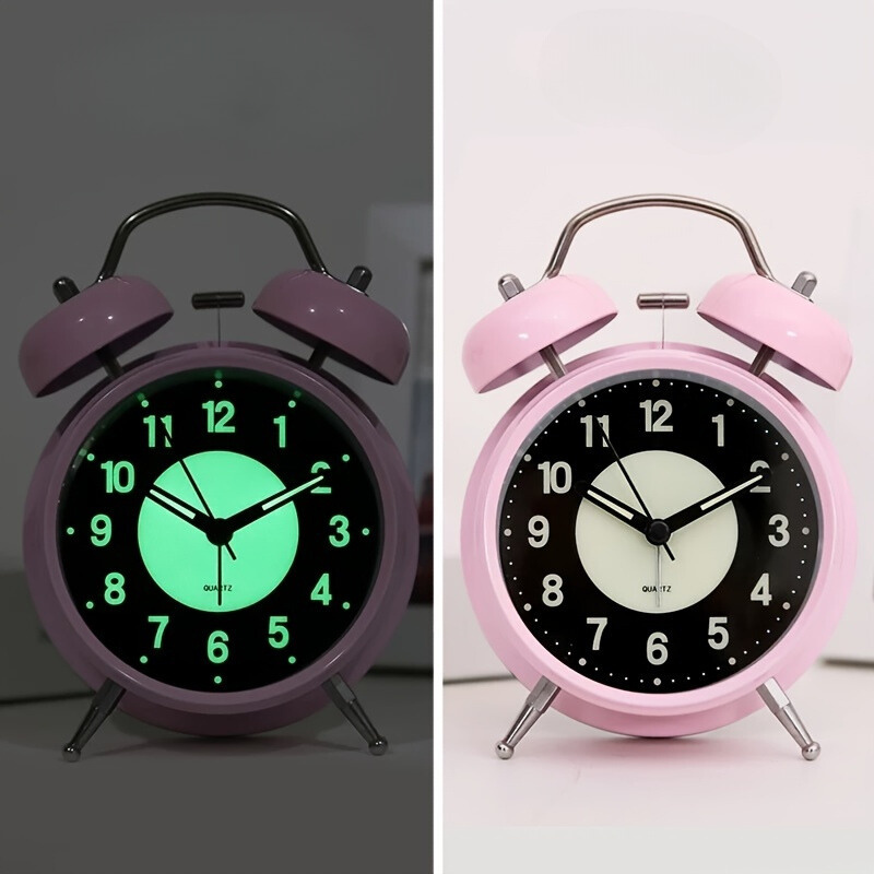 LuminousTime - Elegant Metall Väckarklocka med Mjuk Belysning för Fridfulla Mornar och Nätter