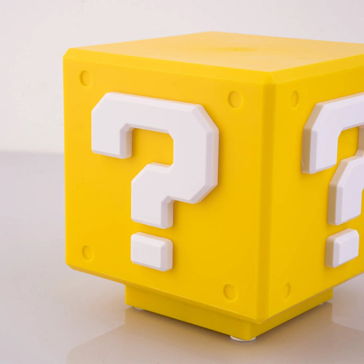 Power-Up Block Nattlampa - Super Mario-inspirerad Speldekoration