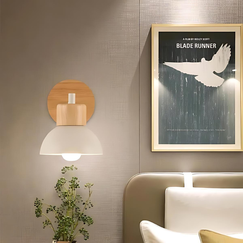 Stilig vägglampa i trä för ett harmoniskt hem
