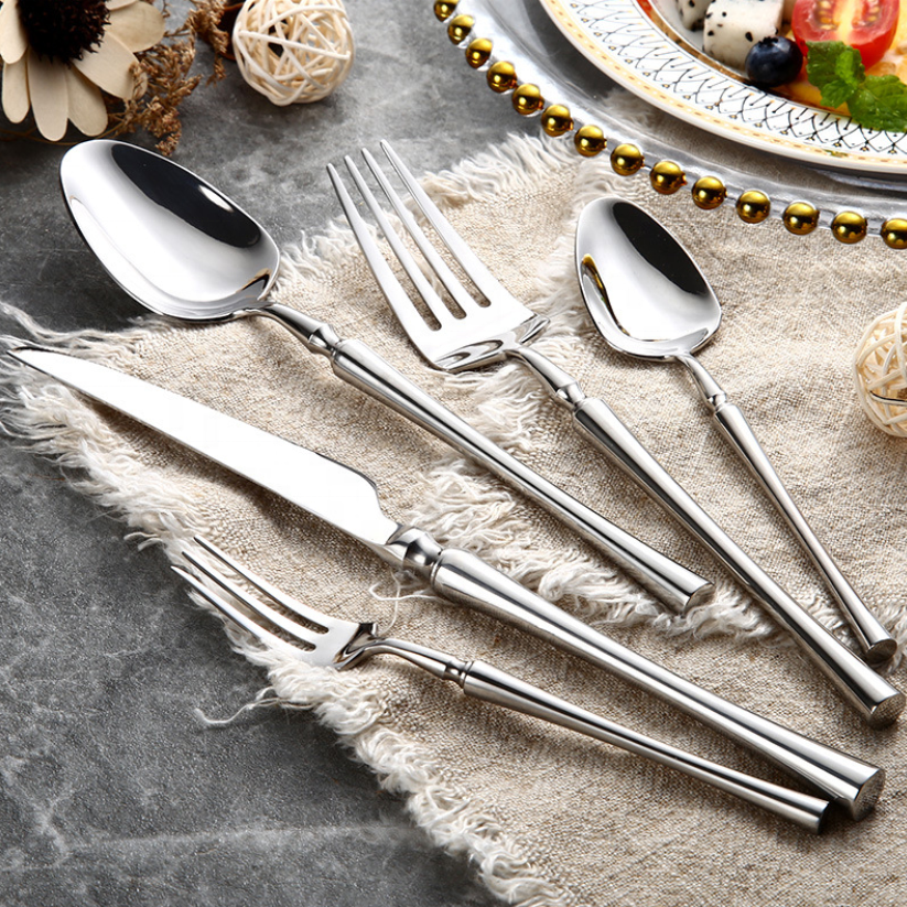 Klassiskt Set i Rostfritt Stål med Eleganta Handtag