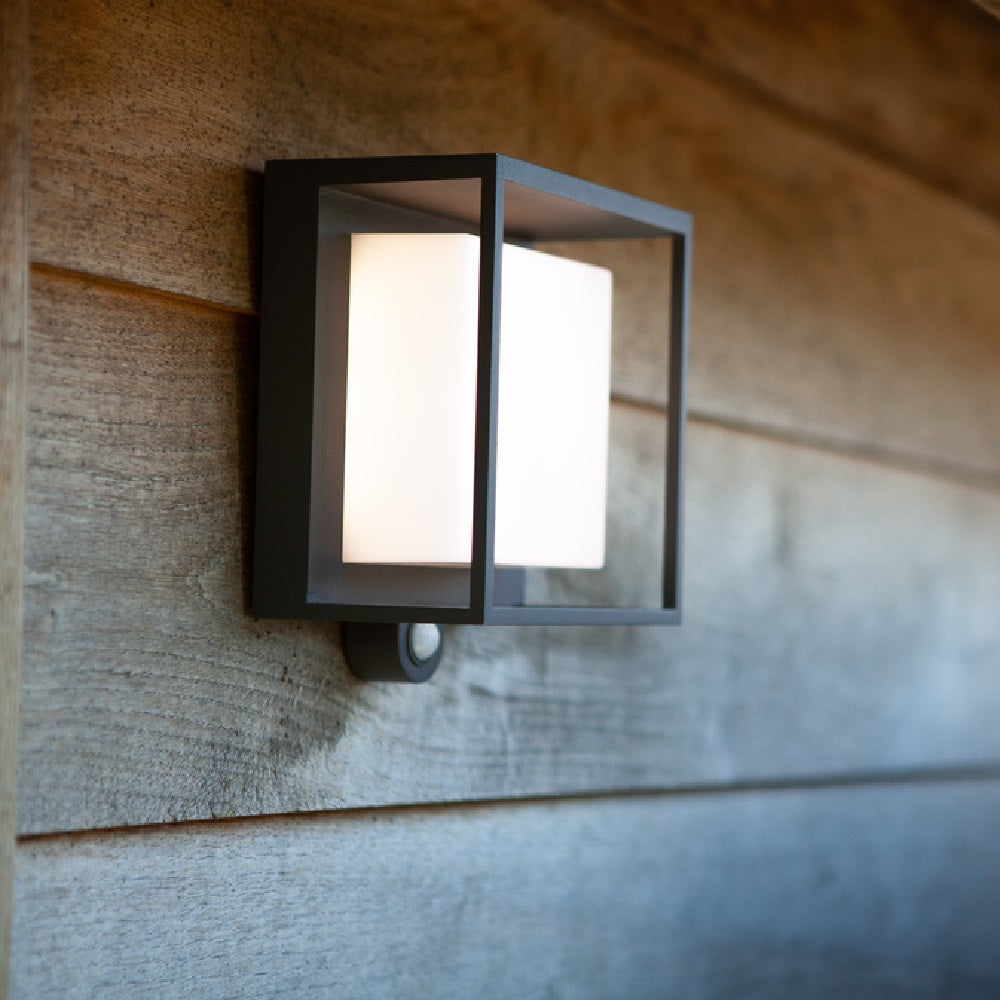 Lutec 6934601118 Curtis LED Antracit Solenergi Utomhus Modern Fyrkantig Ytmonterad Vägglampa med PIR