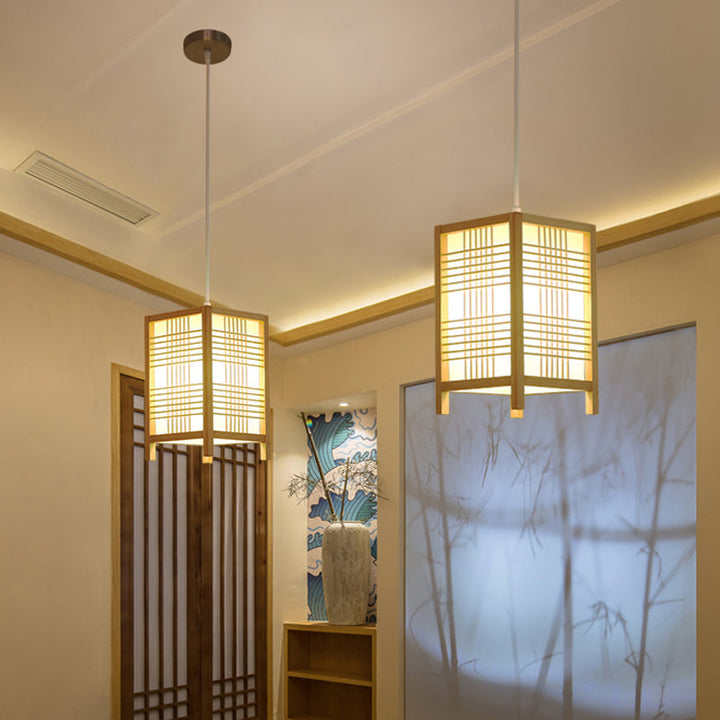 Traditionell Japansk Lampa i Trä