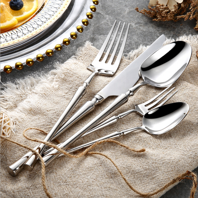 Klassiskt Set i Rostfritt Stål med Eleganta Handtag