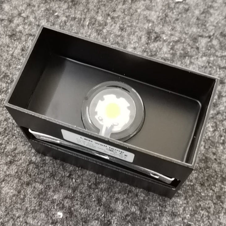 Modern Minimalist Vattentät Kub Upp Ner Aluminium Glas Induktions LED Vägglampa För Sovrum