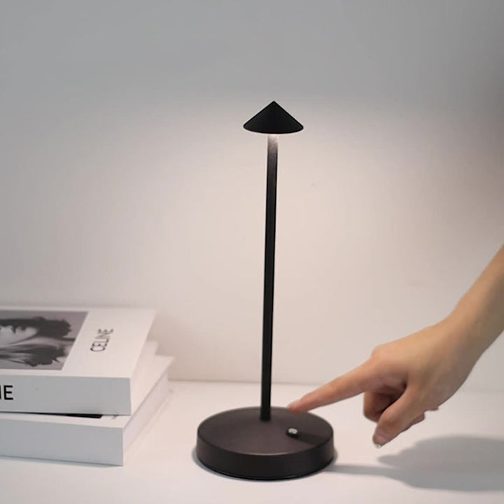 Modern Enkelhet Triangel Kon Rund Akryl Cylinder Järn LED Bordslampa för Vardagsrummet
