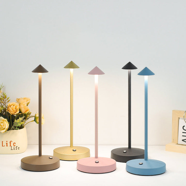 Modern Enkelhet Triangel Kon Rund Akryl Cylinder Järn LED Bordslampa för Vardagsrummet