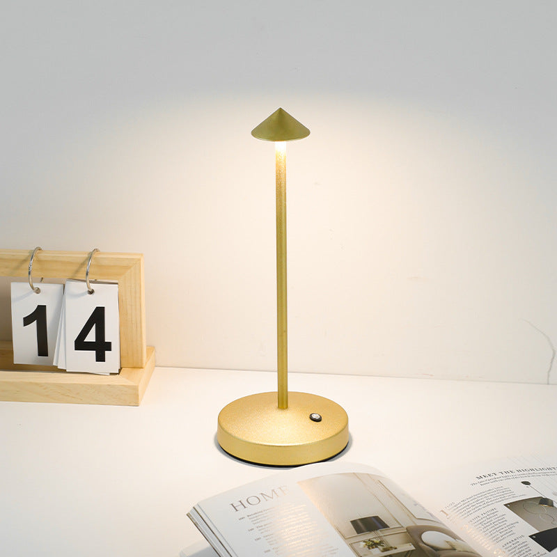 Modern Enkelhet Triangel Kon Rund Akryl Cylinder Järn LED Bordslampa för Vardagsrummet