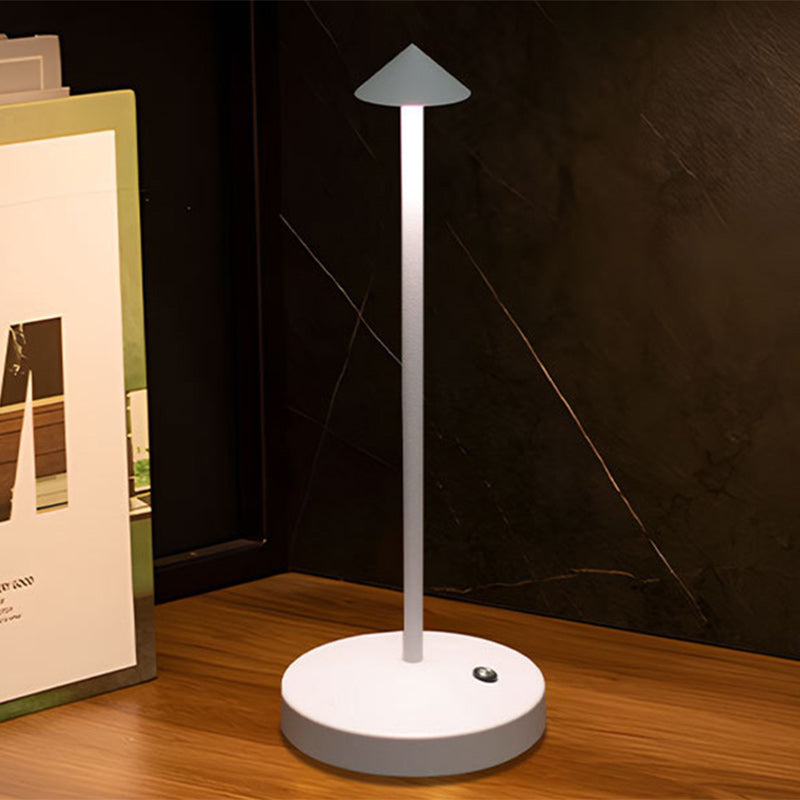 Modern Enkelhet Triangel Kon Rund Akryl Cylinder Järn LED Bordslampa för Vardagsrummet