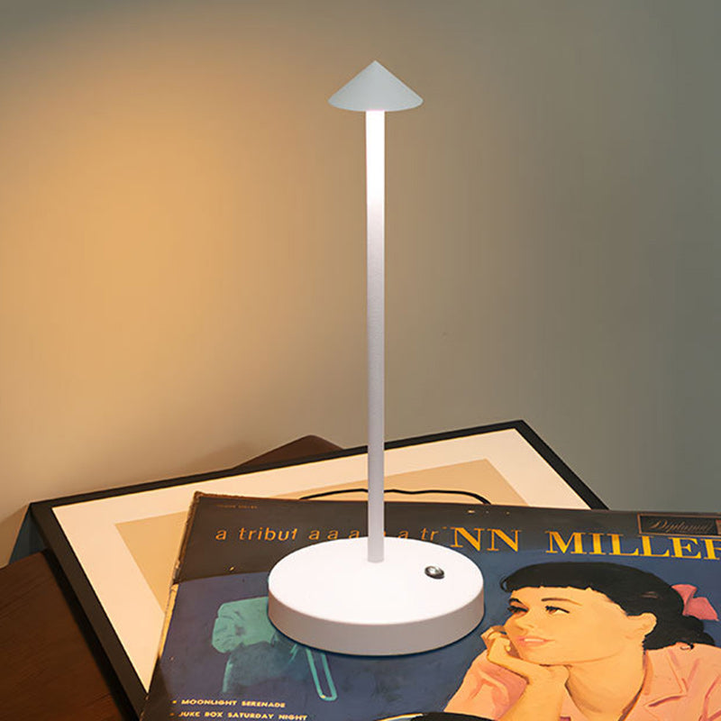 Modern Enkelhet Triangel Kon Rund Akryl Cylinder Järn LED Bordslampa för Vardagsrummet