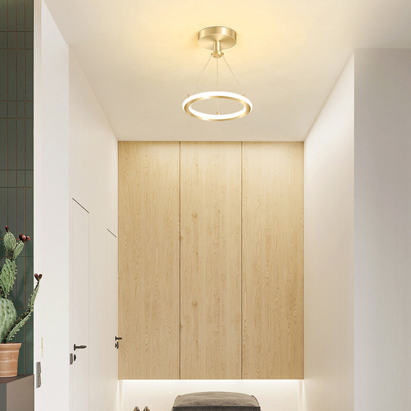 Samtida Nordisk Rund Metall Silika LED Semi-Flush Mount Taklampa för Korridor