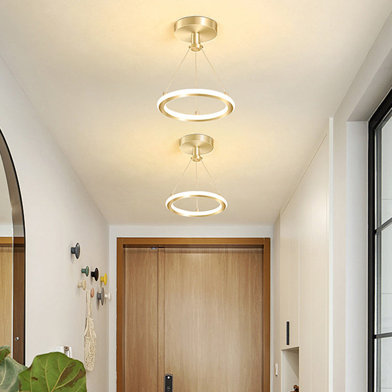 Samtida Nordisk Rund Metall Silika LED Semi-Flush Mount Taklampa för Korridor