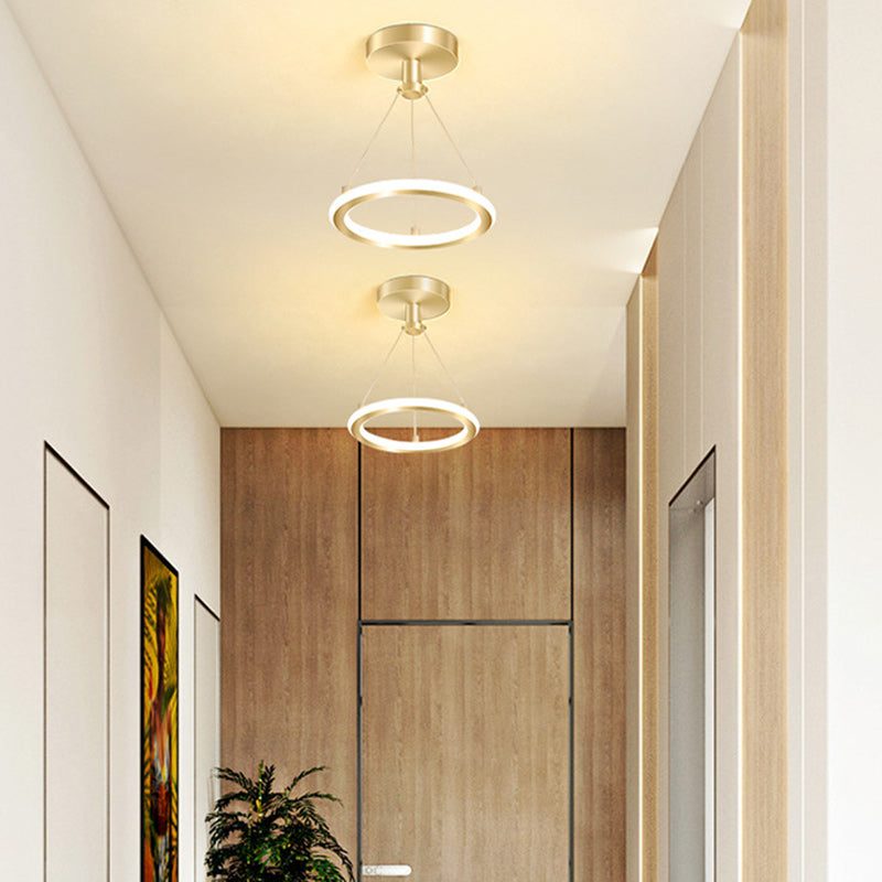 Samtida Nordisk Rund Metall Silika LED Semi-Flush Mount Taklampa för Korridor