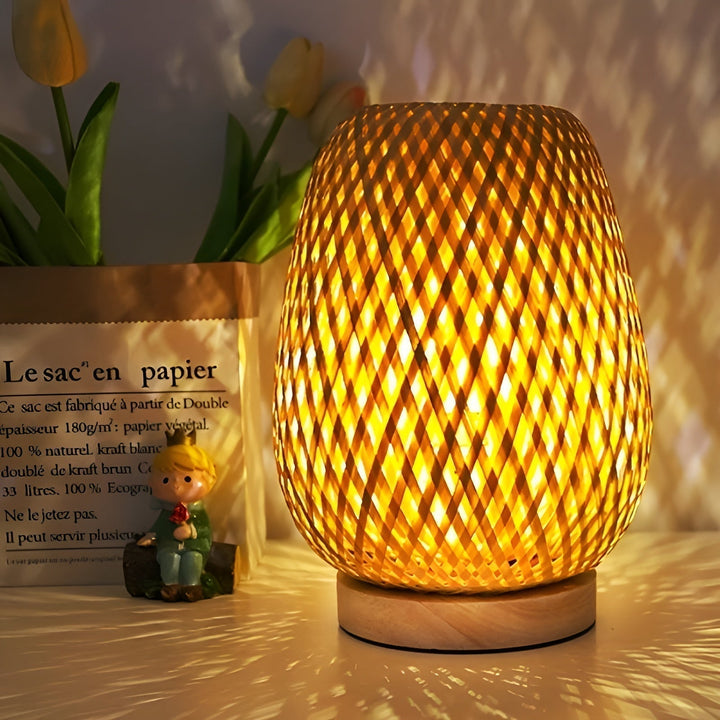 Bordslampa i bambu med USB-strömkälla – Hållbar och energisparande design