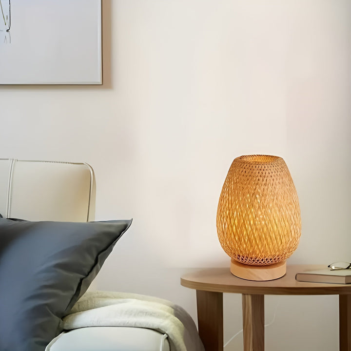 Bordslampa i bambu med USB-strömkälla – Hållbar och energisparande design