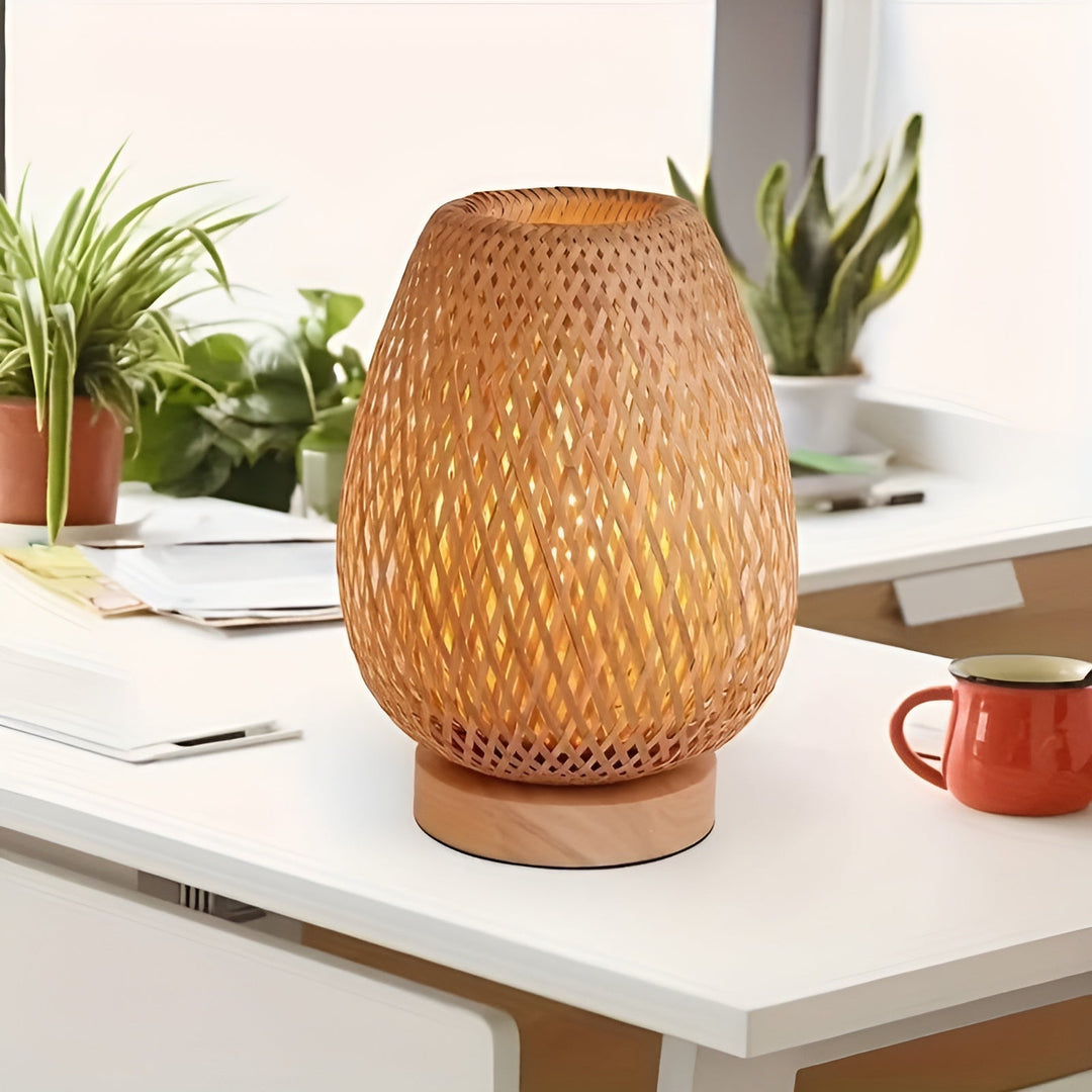 Bordslampa i bambu med USB-strömkälla – Hållbar och energisparande design