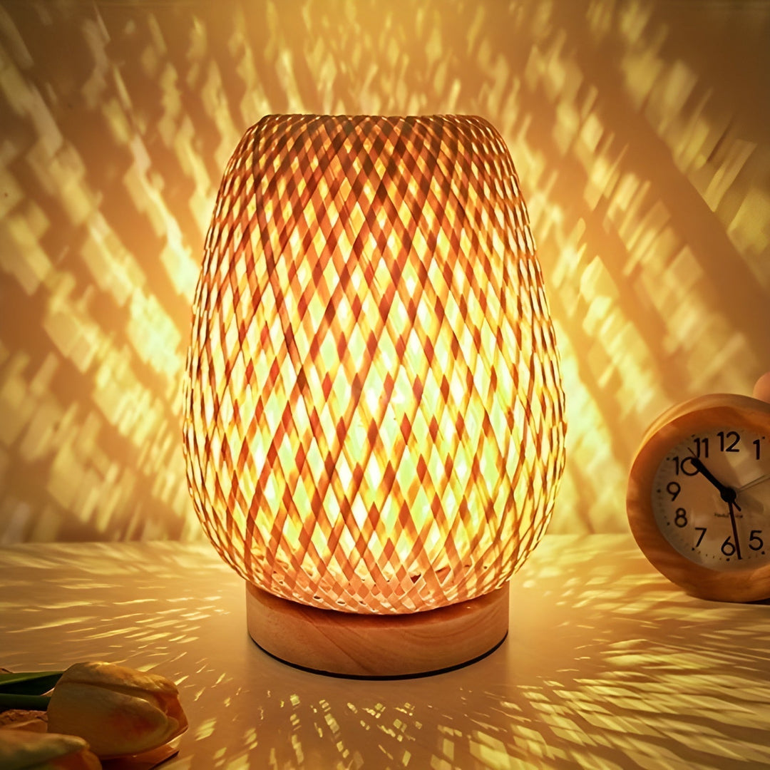 Bordslampa i bambu med USB-strömkälla – Hållbar och energisparande design