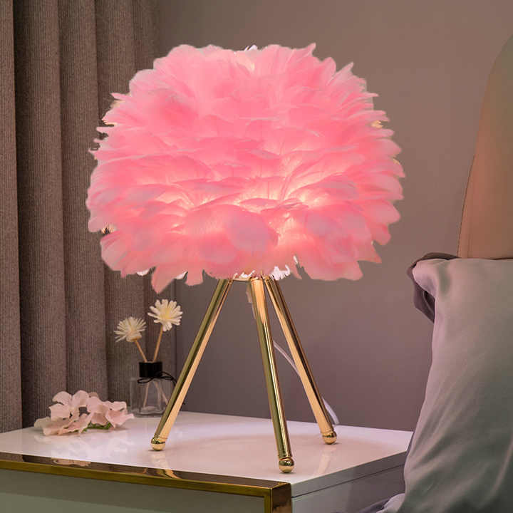 Blossom Bordslampa – Elegant Fjäderdesign med Dimbar Belysning