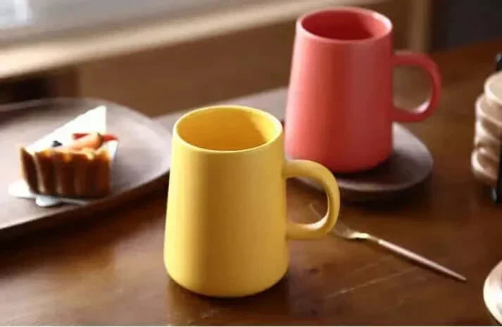 Mycket stor stengods kaffekopp