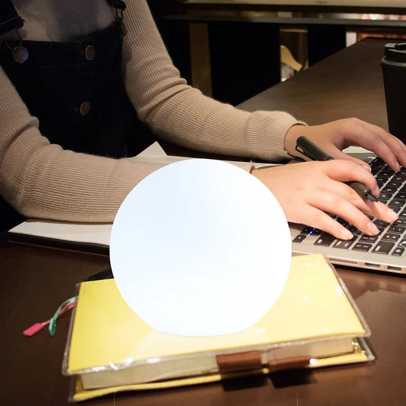 GlowSphere – Bordslampa med modern världslig charm
