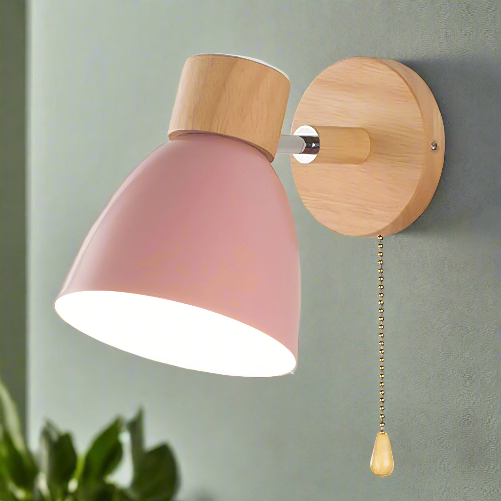 Nordisk-modern hängande vägglampa med strömbrytare i trä